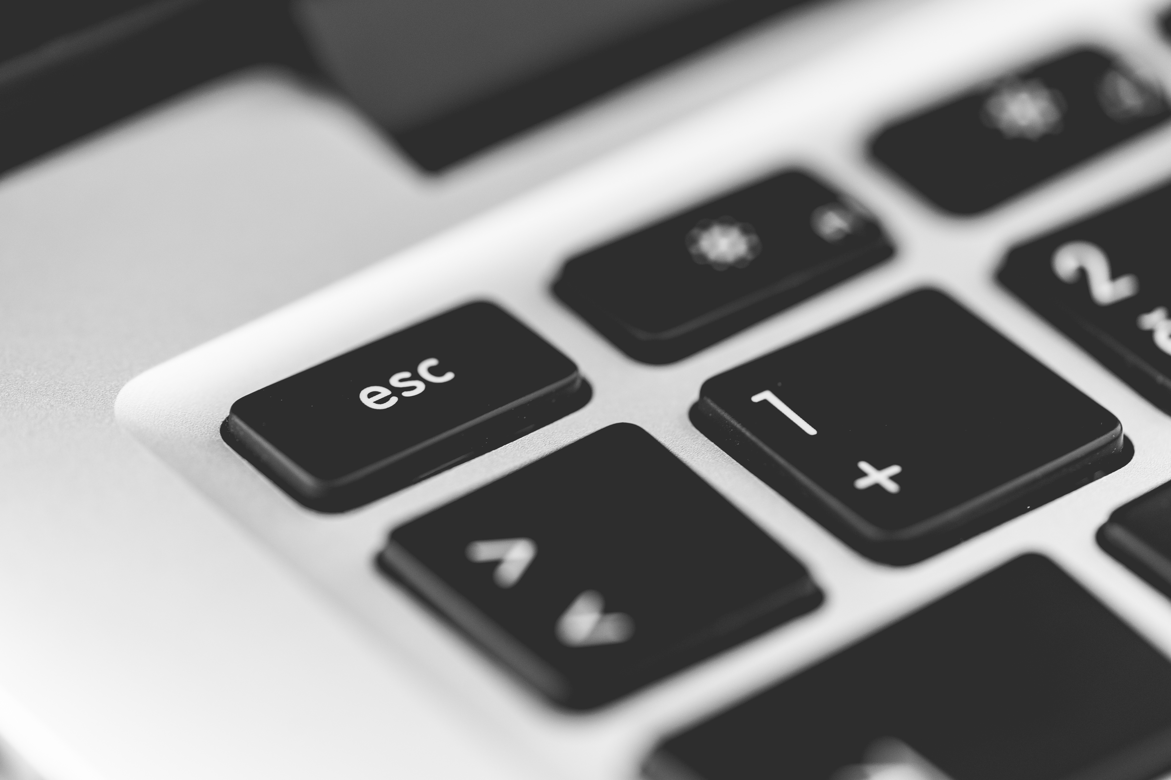 escape-key-laptop-keyboard-close-up-picjumbo-com