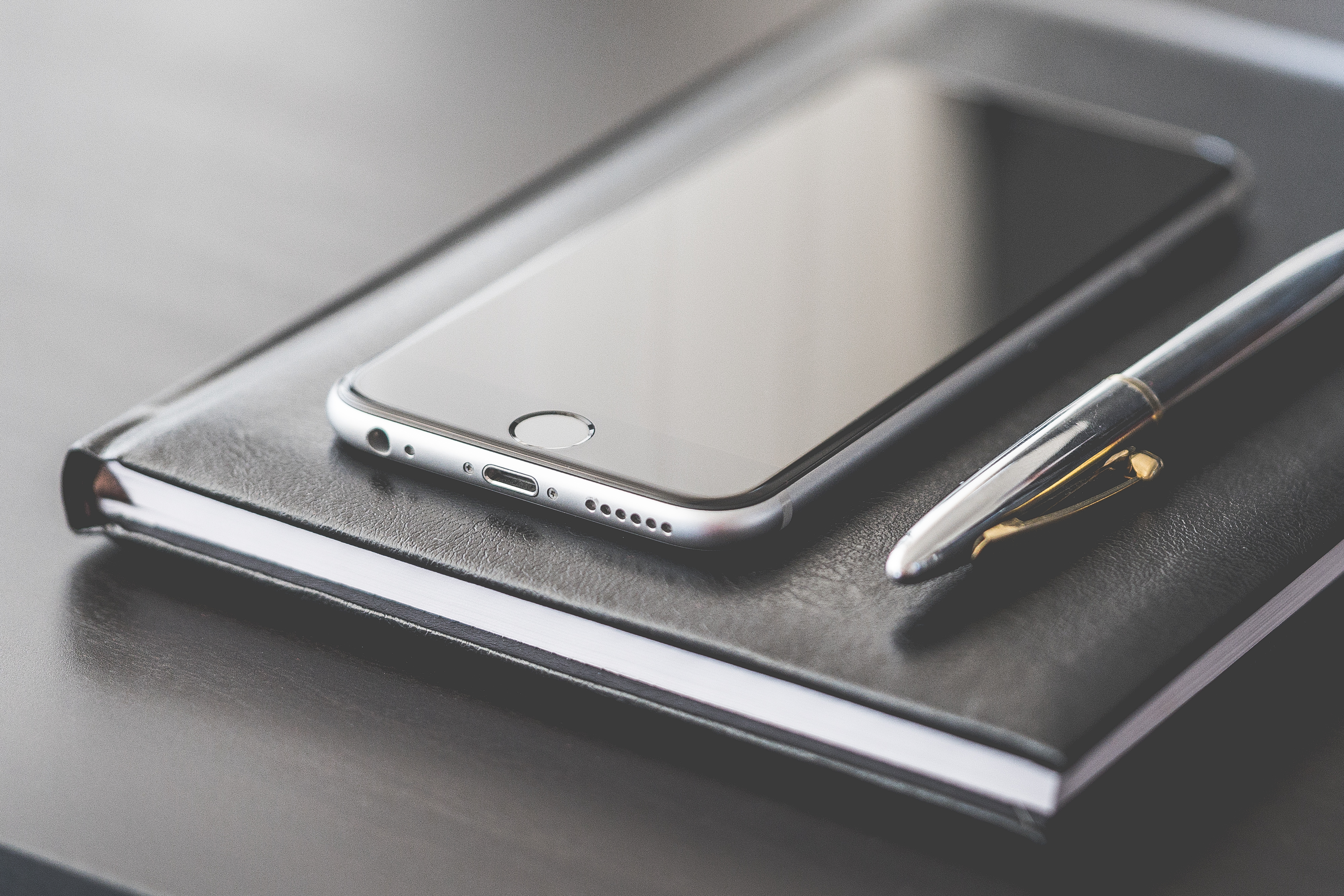 business-gear-smartphone-silver-pen-and-diary-picjumbo-com
