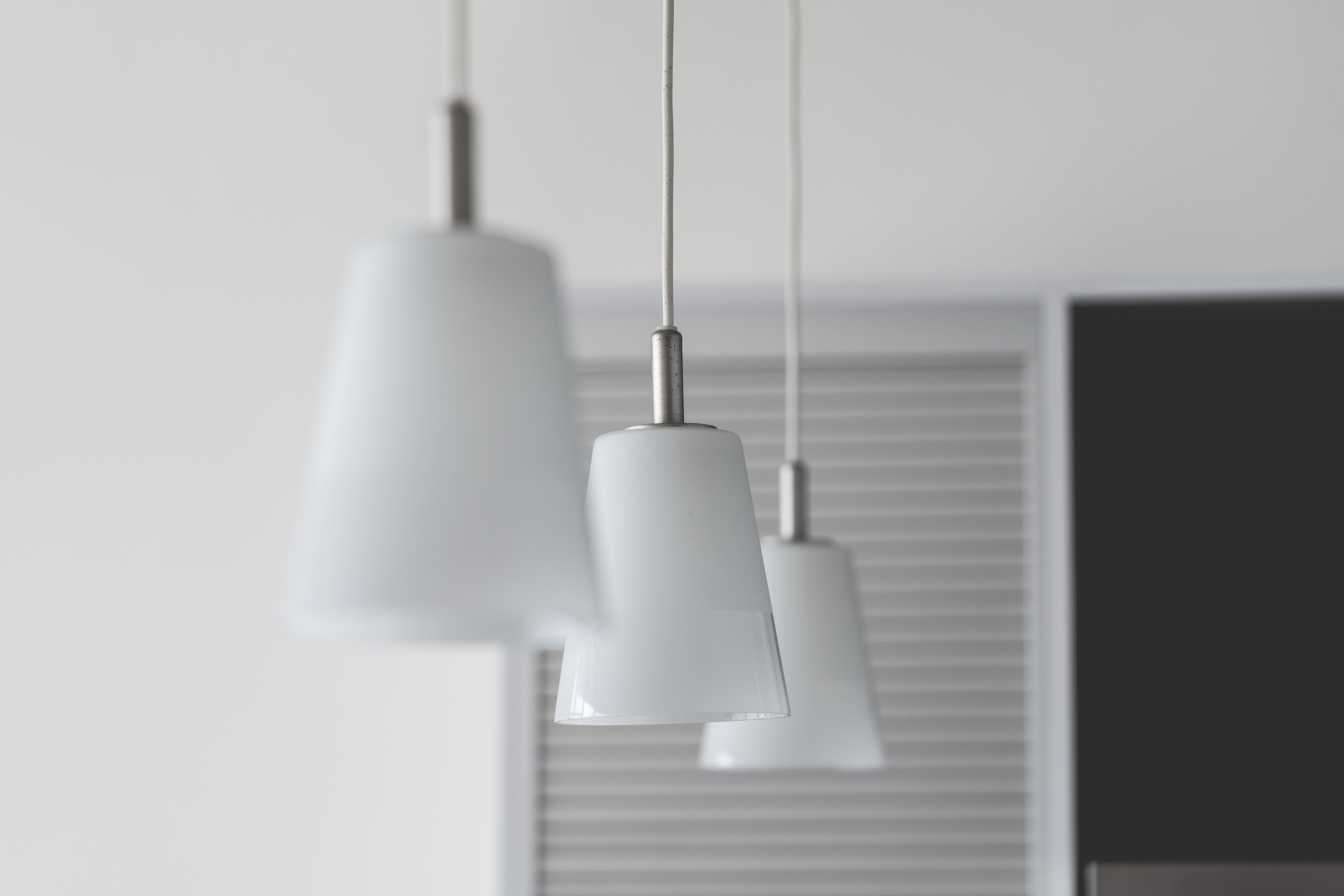 interior-design-studio-lighting-minimalist-showroom-picjumbo-com