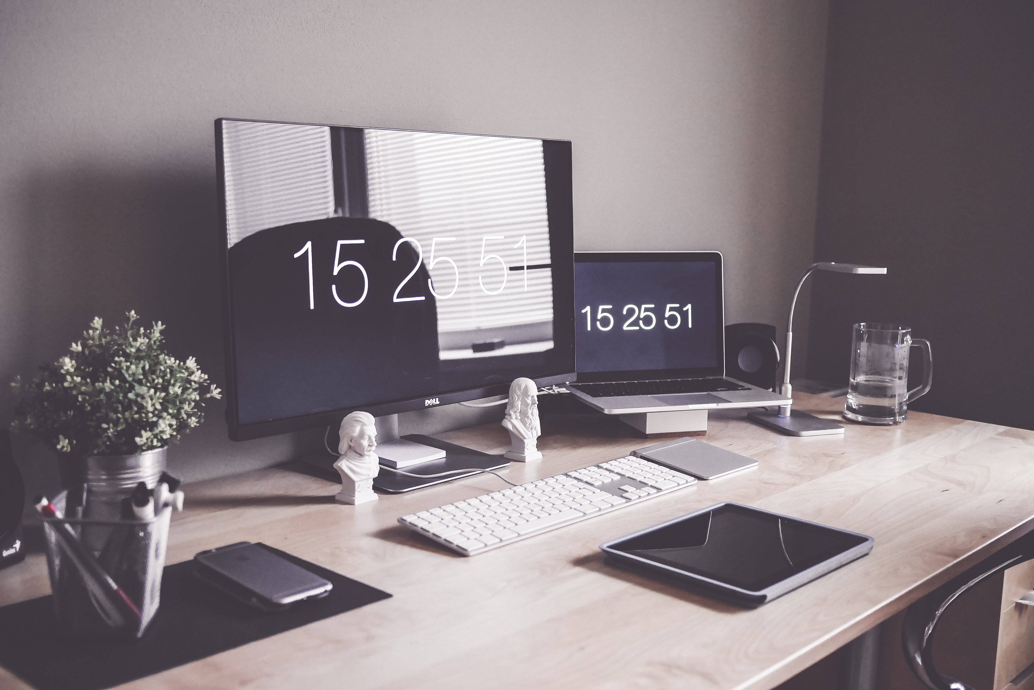 minimalist-home-office-workspace-desk-setup-picjumbo-com